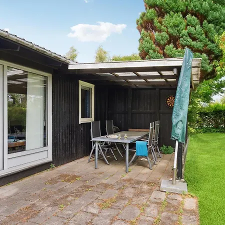 Vakantiehuis Gorgeous In With Kitchen